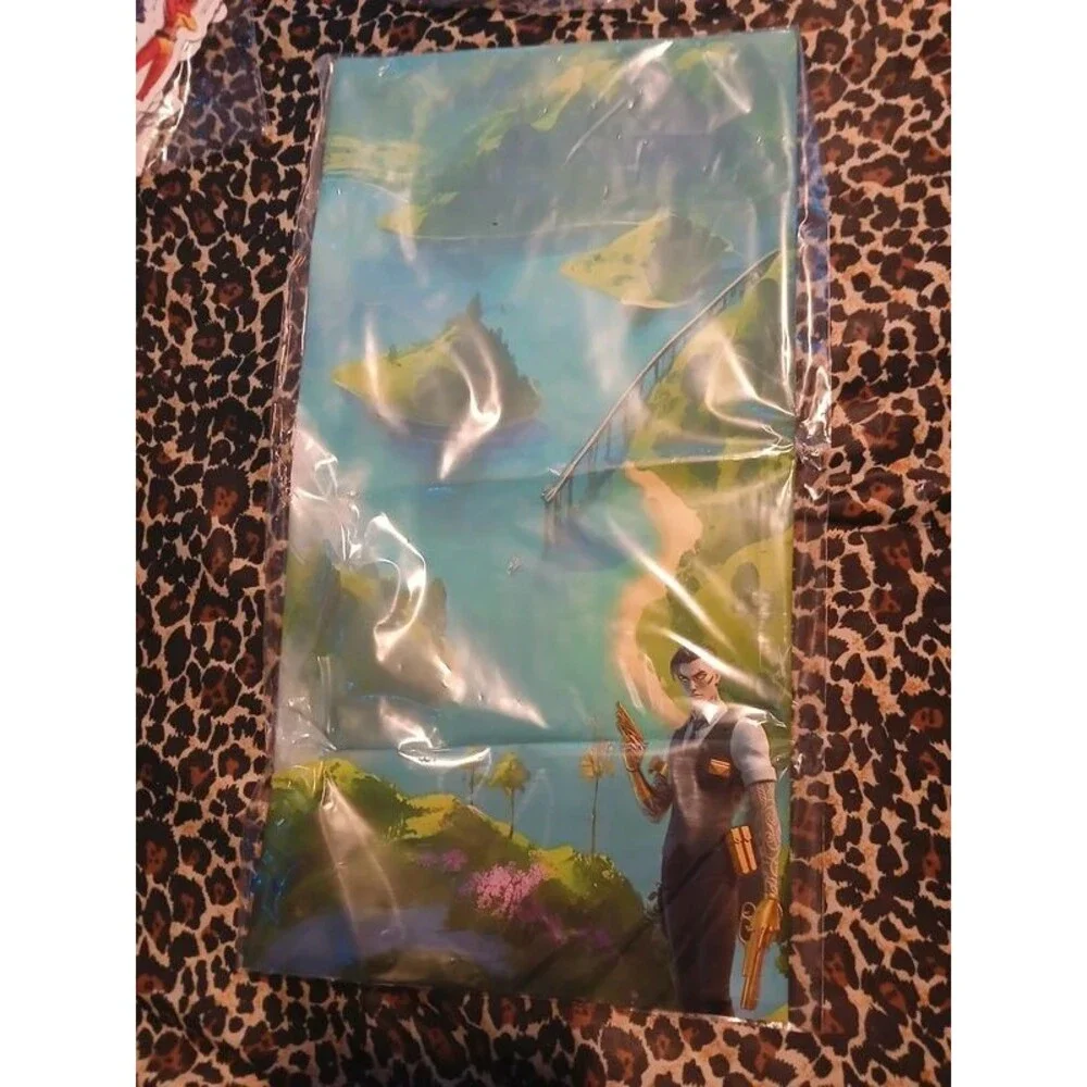 New Fortnite-themed party supply set.